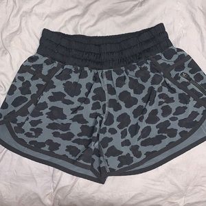 Lululemon tracker shorts size 6